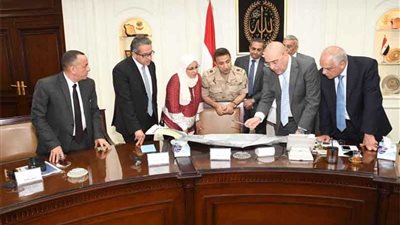 وزيرا الإسكان والآثار يتابعان خطط مشروعات تطوير مناطق سقارة والمتحف المصري الكبير