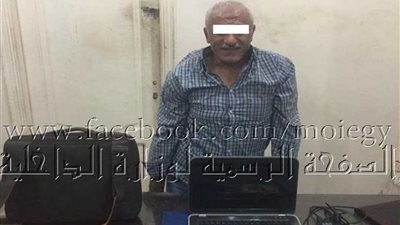 سقوط عجوز النزهة أثناء سرقته محتويات سيارة