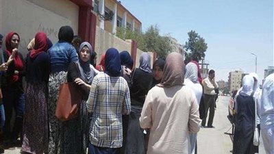 إصابة طالبتين بحالة إعياء خلال امتحانات الثانوية بالدقهلية