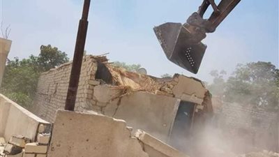 إزالة التعديات بطول مصرف المحسمة بقريتي الضبعية وعين غصين