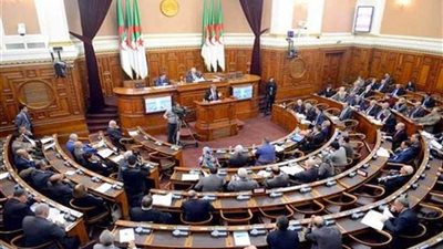 نائبان جزائريان يتنازلان عن حصانتهما البرلمانية للمثول أمام القضاء بتهم الفساد المالي