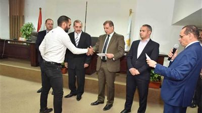 محافظ أسيوط يعلن ضخ 115 مليون جنيه لتمويل 5500 مشروع