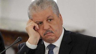 رئيس الوزراء الجزائري الأسبق يمثل أمام المحكمة العليا للتحقيق في قضايا فساد