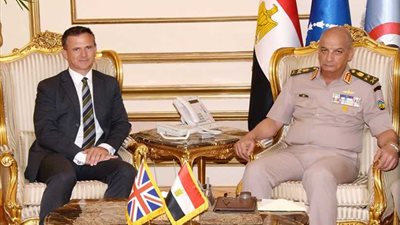 وزير الدفاع يناقش التعاون المشترك مع وزير الدولة للقوات المسلحة البريطانية