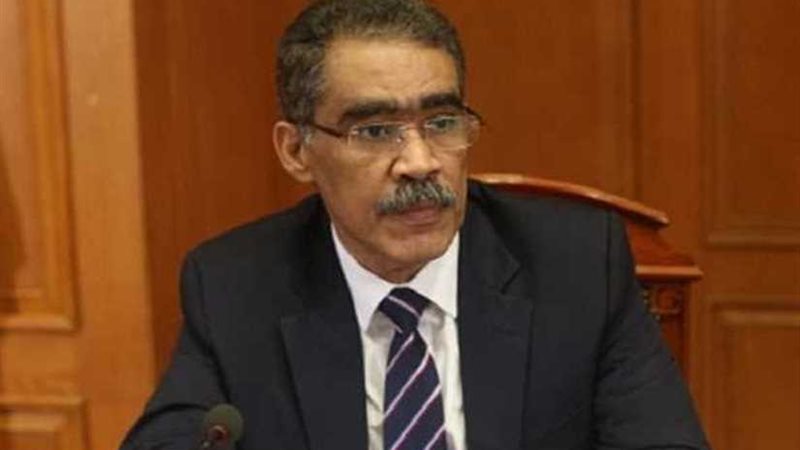 نقيب الصحفيين يكشف