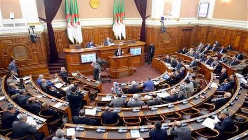 نائبان جزائريان يتنازلان