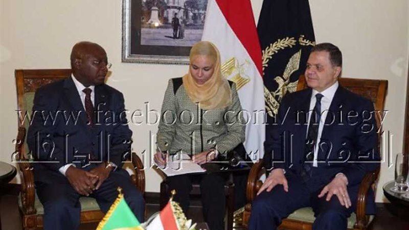 وزير الداخلية يلتقي