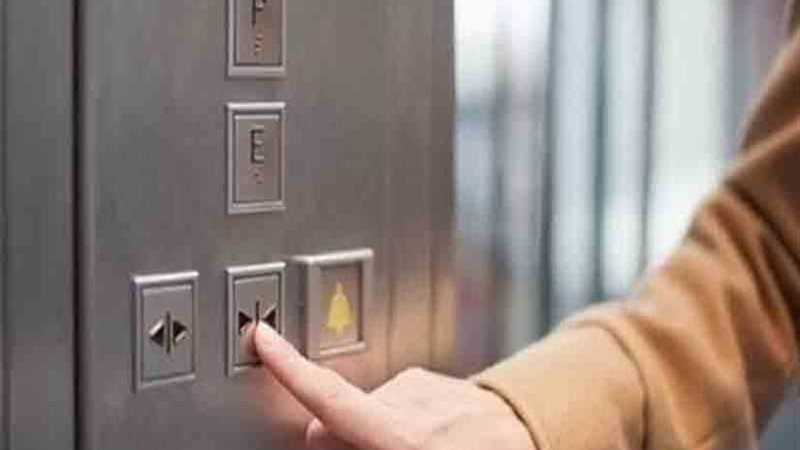 إنقاذ 7 تعطل بهم