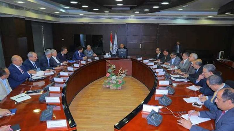 وزير النقل يبحث مع
