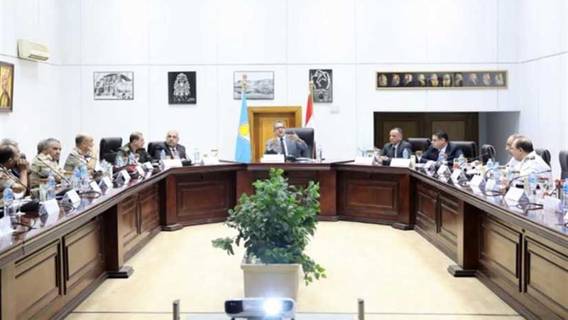 العناني يترأس اجتماع