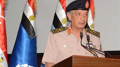 وزير الدفاع يشهد حفل تخرج دورات جديدة من كلية القادة والأركان