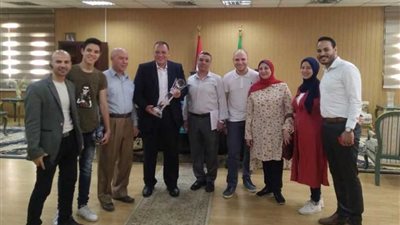 محافظ الشرقية يكرّم عائلة الشيوي لحصولها على كأس العباقرة للعائلات الموسم الأول