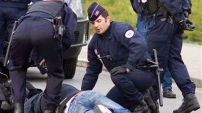 جنود فرنسيون يطلقون النار على رجل هددهم بسكين في ليون