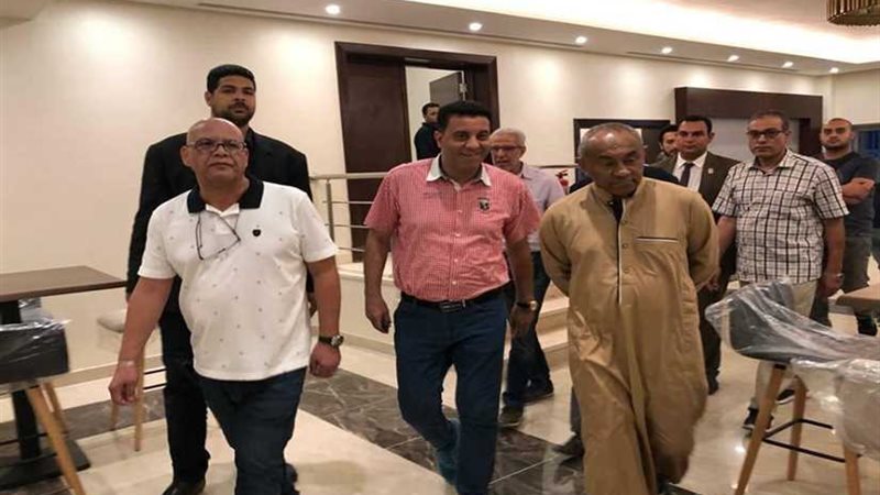 أحمد أحمد يصل القاهرة