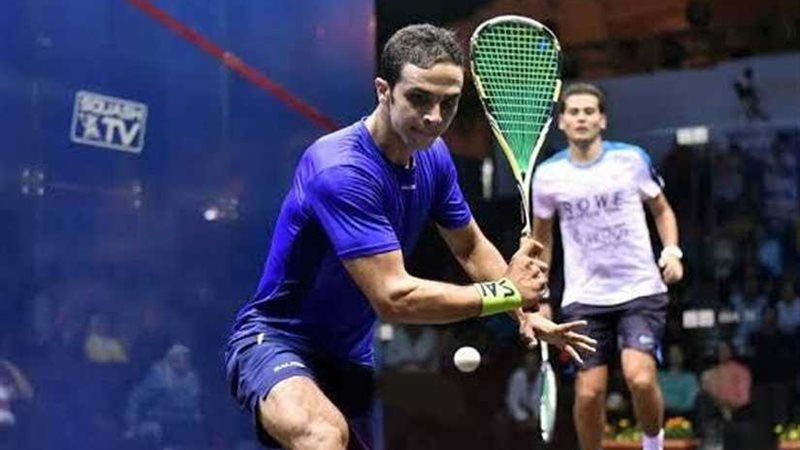 محمد أبو الغار يضرب