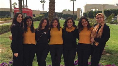 طلاب أعلام يطلقون حمله 