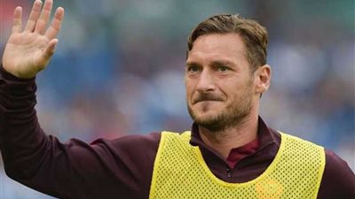 فرانشيسكو توتي يعلن مغادرة منصبه بإدارة نادي روما الإيطالي