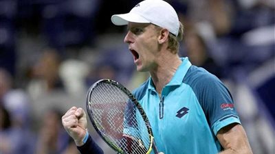 كيفن أندرسون يتأهل إلى الدور الثاني لبطولة كوينز للتنس