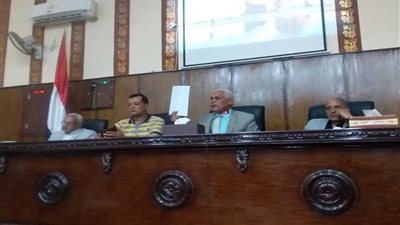 تعليم أسيوط يناقش ضوابط نقل وندب المعلمين