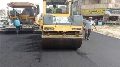 استكمال أعمال رصف الطرق بمدن ومراكز البحيرة