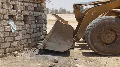 إزالة تعديات ومبانٍ بدون ترخيص ببني مزار