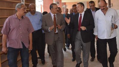 محافظ بني سويف يتابع منظومة العمل بكنترول التعليم الصناعي