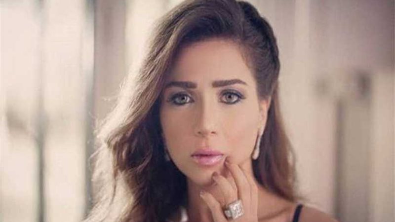 مي عز الدين: راضية