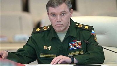 رئيس هيئة الأركان العامة الروسي يلتقي رئيس الإدارة السياسية للجيش الفيتنامي