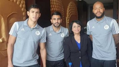 وزيرة البيئة الجزائرية تزور مقر منتخب بلادها