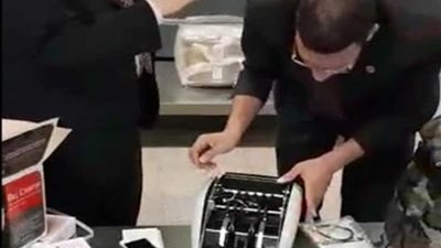 جمارك مطار القاهرة تحبط ٣ محاولات تهريب مستلزمات طبية وخاتم من الماس