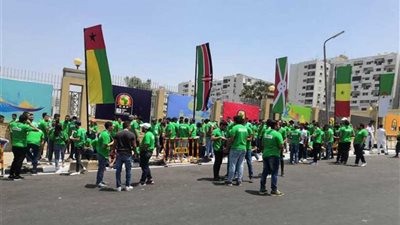 صباح افتتاح الكان.. تشكيلات أمنية وتجمع منظمي تذكرتي بمحيط استاد القاهرة.. (صور)