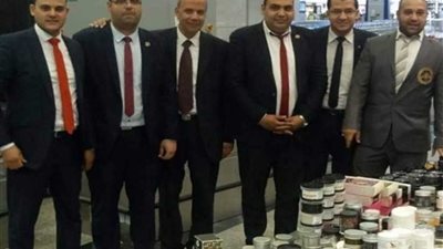 جمارك مطار القاهرة تحبط محاولة تهريب كمية من أدوات التجميل