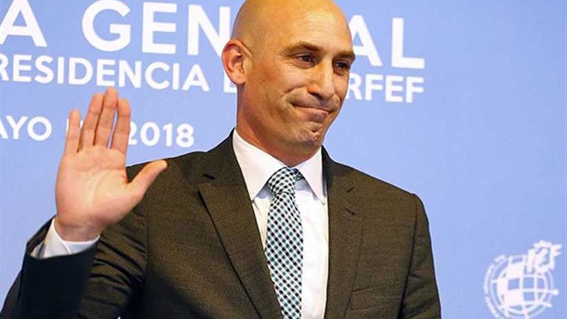 ليكيب يكشف سبب استقالة