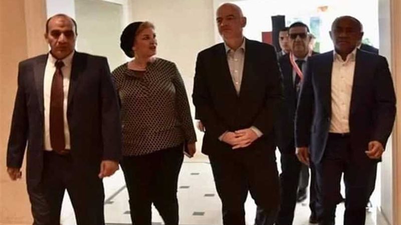رئيس الفيفا يصل إلى