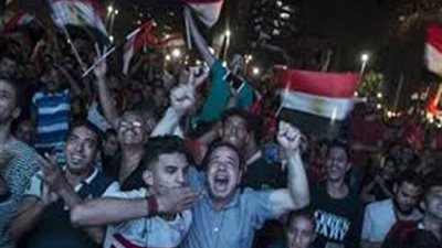 بالأعلام والمزمار.. المصريون يحتفلون في الشوارع بفوز الفراعنة على زيمبابوي