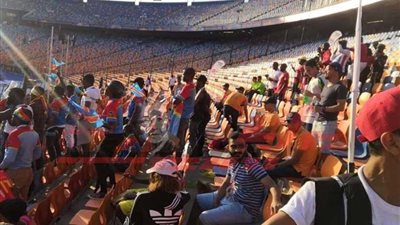 صور.. جماهير الكونغو وأوغندا في مدرج واحد