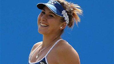 السويسرية بليندا بنشيتش تتأهل لنهائي بطولة 