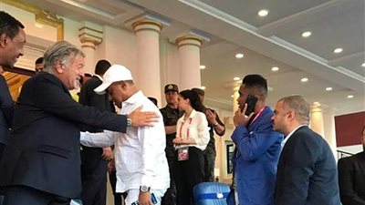 كانو وايتو وأحمد أحمد علي رأس الحاضرين لمتابعة مباراة نيجيريا وبوروندي