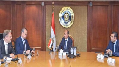 وزير التجارة يبحث مع وفد شركة مجرية الاستثمار بالسوق المصرية