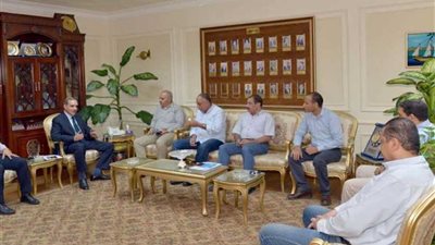 محافظ أسيوط يبحث مع نائب رئيس الهيئة القومية لمياه الشرب سبل دعم المشروعات ومعدلات التنفيذ