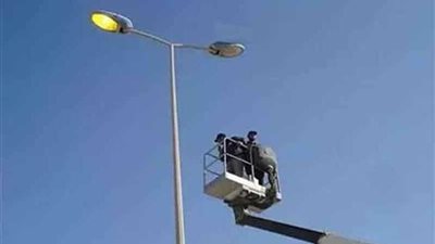 حفاظا على سلامة المارة إحلال واستبدال أعمدة الإنارة المتهالكة بالمنيا