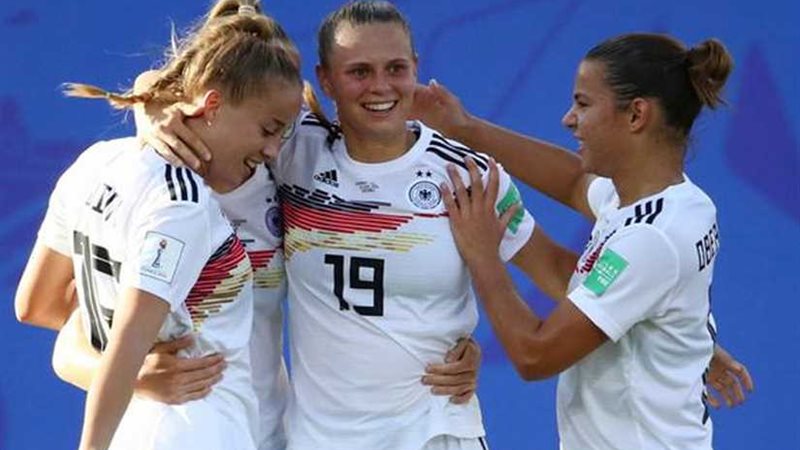 ألمانيا أول المتأهلين