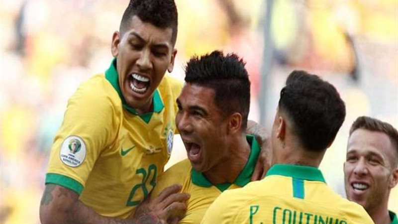 البرازيل تتأهل إلي