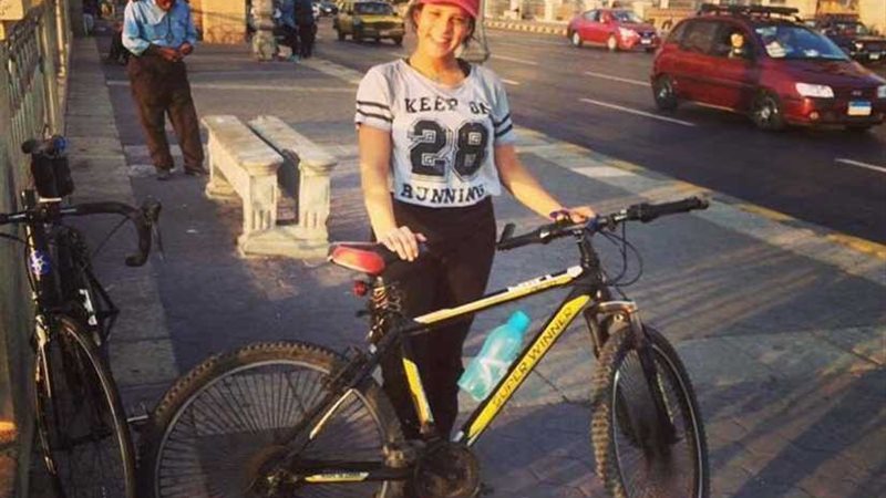 فتاة الدراجة تروي