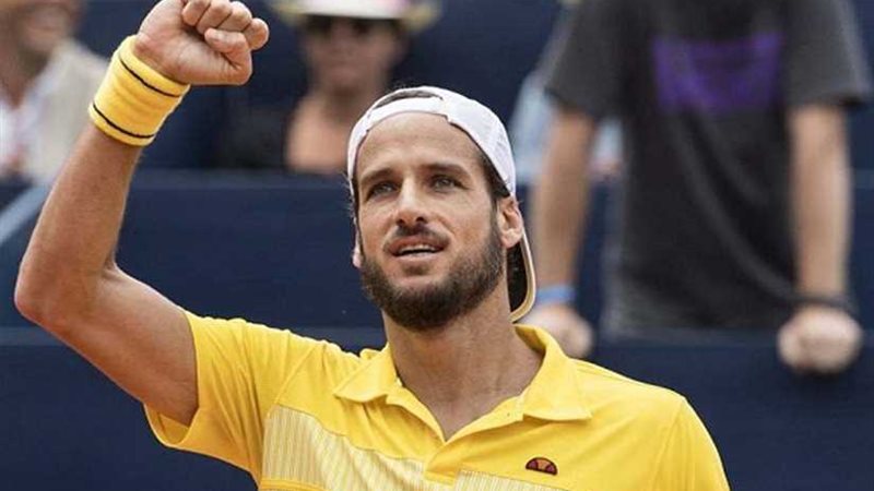 الإسباني لوبيز يفوز