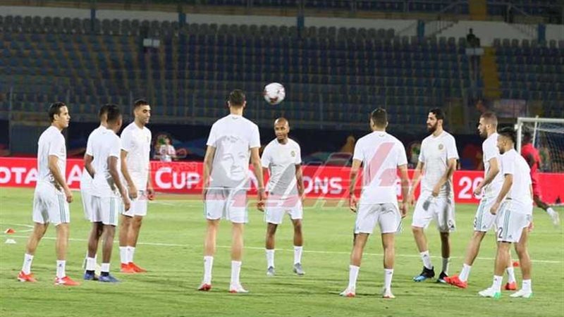 محرز يقود الجزائر