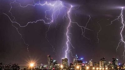 عواصف رعدية تضرب بريطانيا