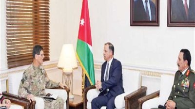 رئيس هيئة الأركان الأردني يلتقي وفدًا من الكونجرس الأمريكي