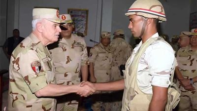 رئيس الأركان يشهد المرحلة الرئيسية للمشروع التكتيكى بجنود 