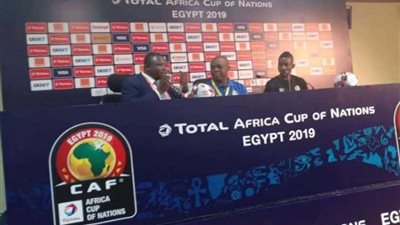 أونيانجو حارس أوغندا: لا نفكر في مصر الآن.. زيمبابوى أهم